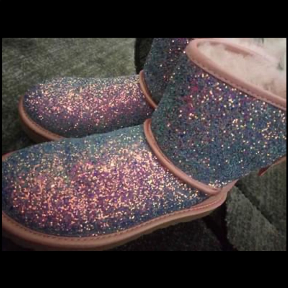 Brand New UGG rare cosmic boots size women’s 5